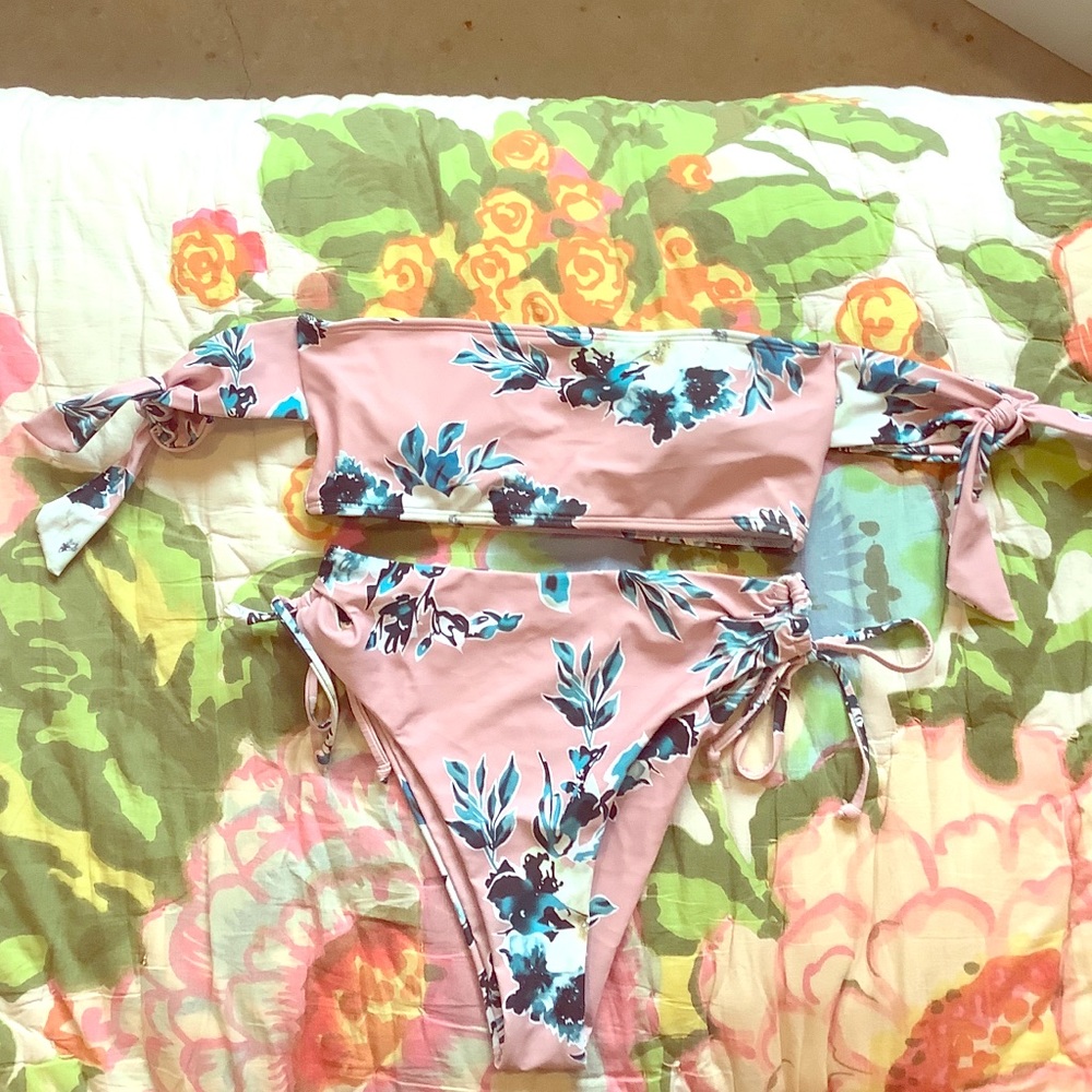 NWOT Romwe floral Bardot bikini